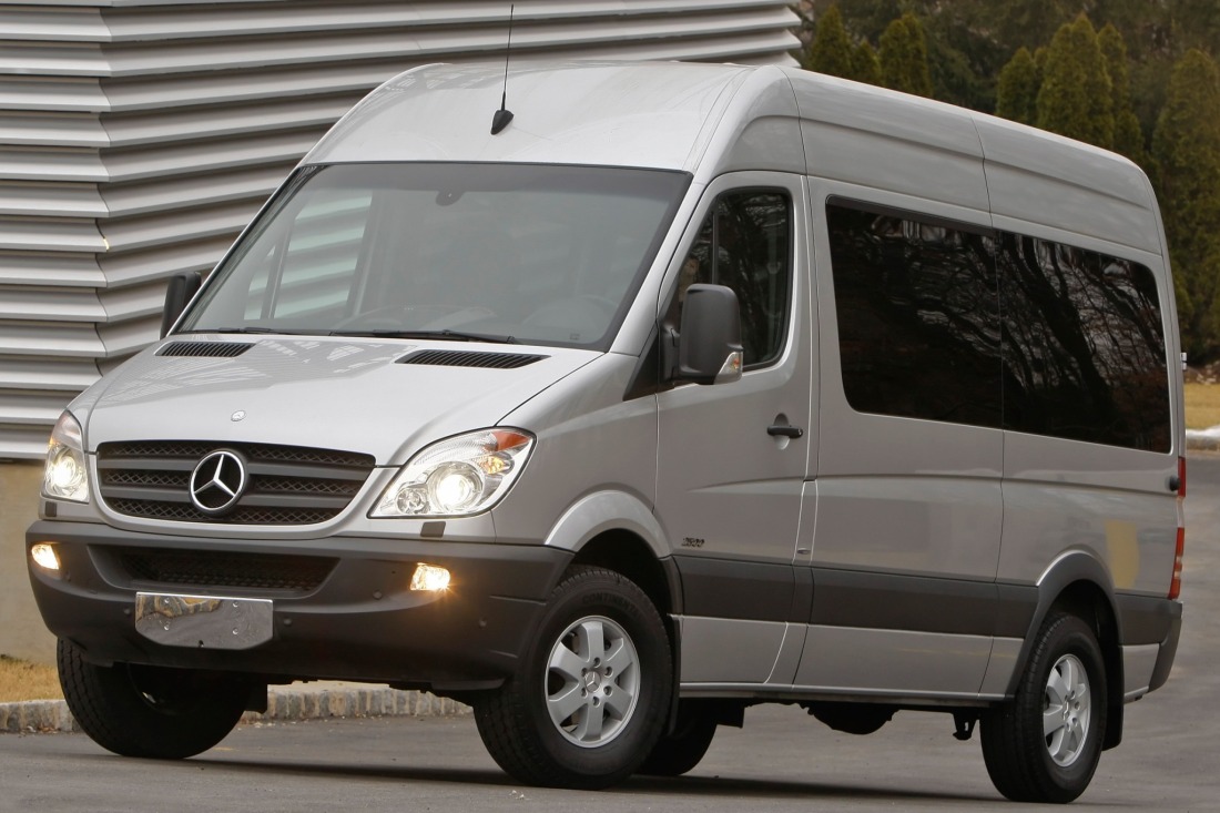 Hire a Minibus in London to Travel with Your Loved Ones.jpg